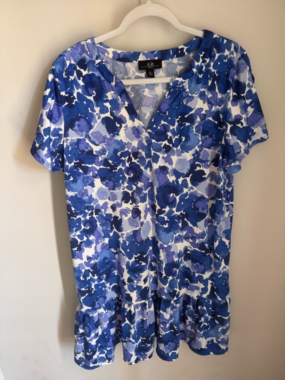 AGB Blue and White Floral V-Neck Short Sleeve Tunic